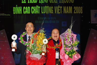 Bảo Tín Minh Châu tiếp tục đón nhận Cúp vàng đỉnh cao chất lượng Việt Nam